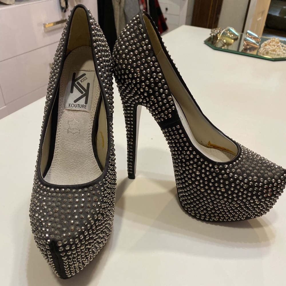 Black Rhinestone Embellished Pumps